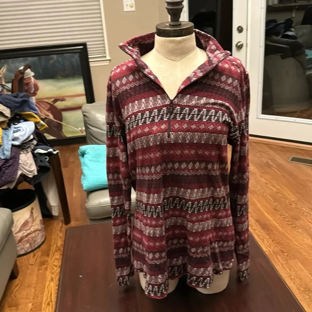 Worich women’s red and white long sleeve pullover size large